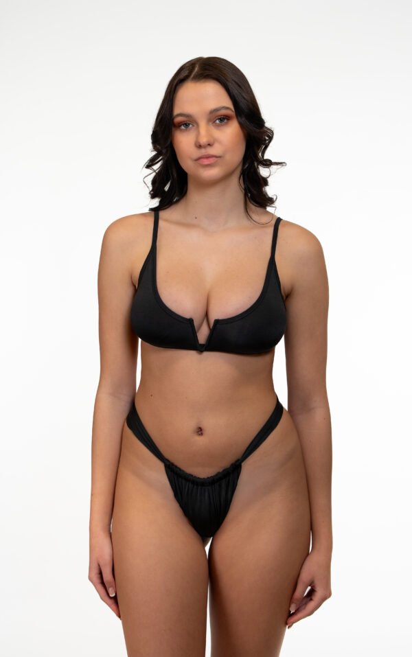 Belém Push-Up Bikini Top in Black – supportive push-up bikini top for small chest with subtle padding, deep V-cut & secure gold clasp for a flattering shape.