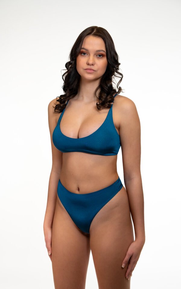 Floripa Cross Back Sport Bikini Top in Blue – Adjustable cross-back design, double-layered support & quick-drying fabric for all-day performance.