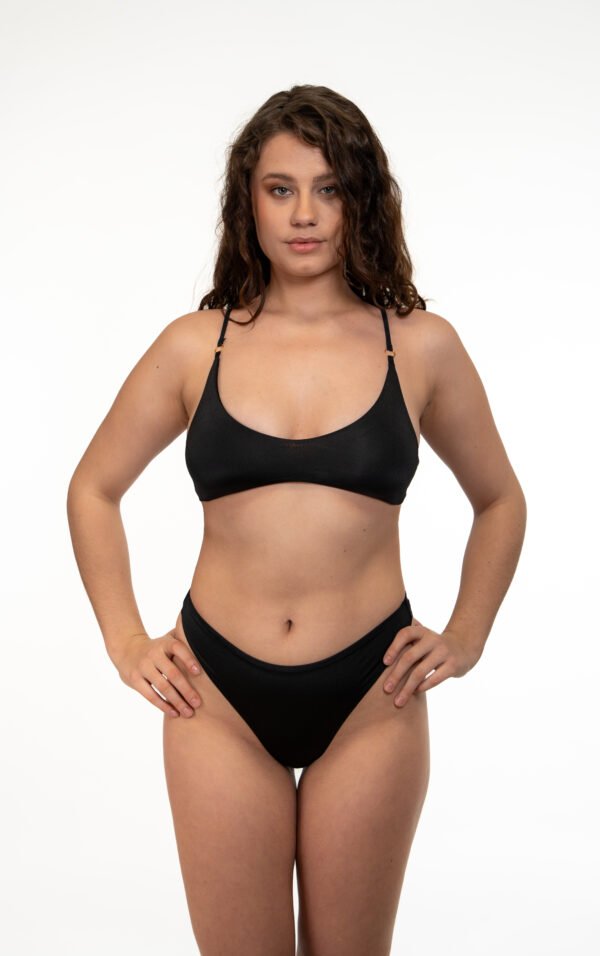 Floripa Cross Back Sport Bikini Top in Black – Stylish and supportive with a cross-back design & breathable, quick-drying fabric for active comfort.