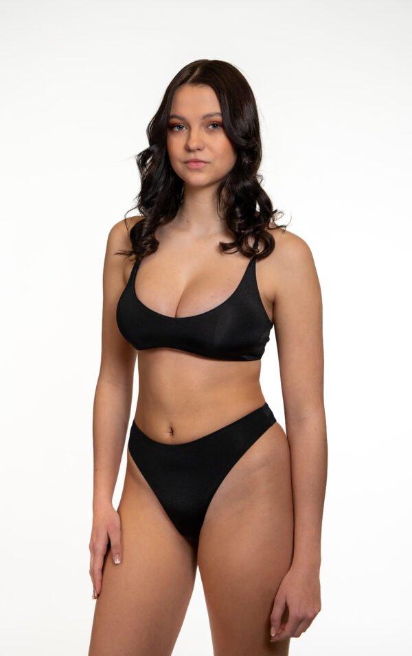 Floripa High Waist Brazilian Bikini Bottom in Black - Formendes High-Waist-Design mit frecher brasilianischer Bedeckung, nahtlosen Rändern und chlorresistentem Material.